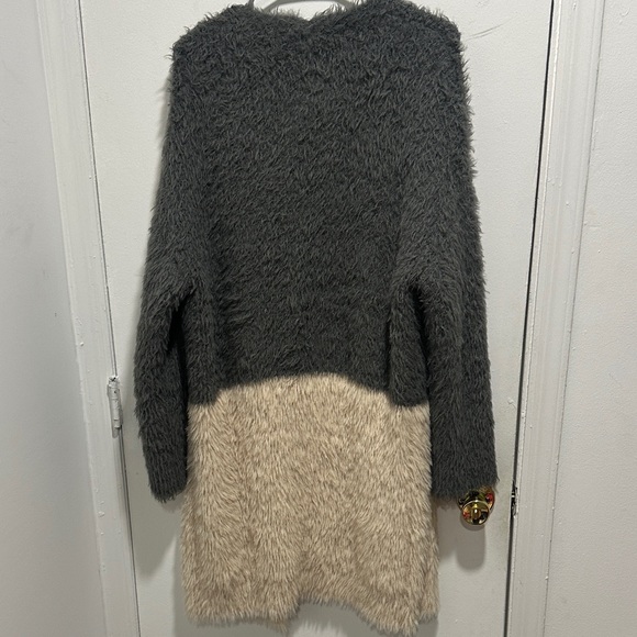 Express Fuzzy Charcoal and Beige Cardigan - Picture 4 of 4